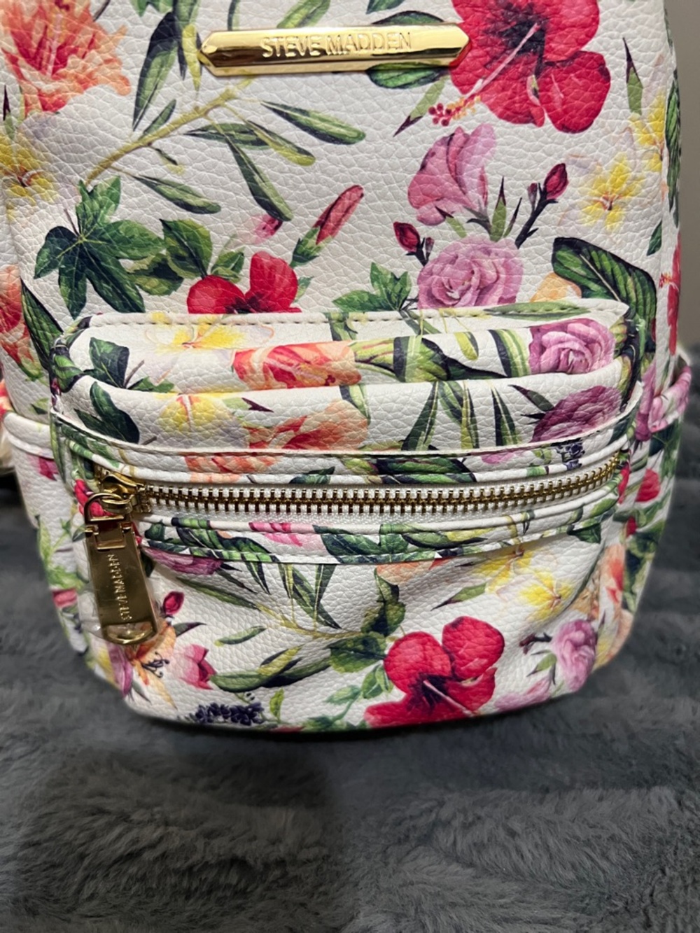 Steve Madden White Floral Mini Backpack EUC retail $59 - Picture 3 of 7